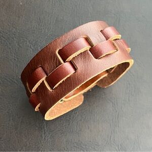 🟦SALE🟦 NEW Artisan made genuine leather bracelet